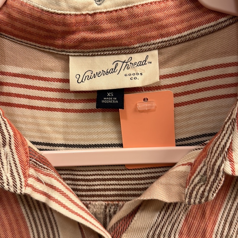 Universal Thread top - Picture 2 of 5